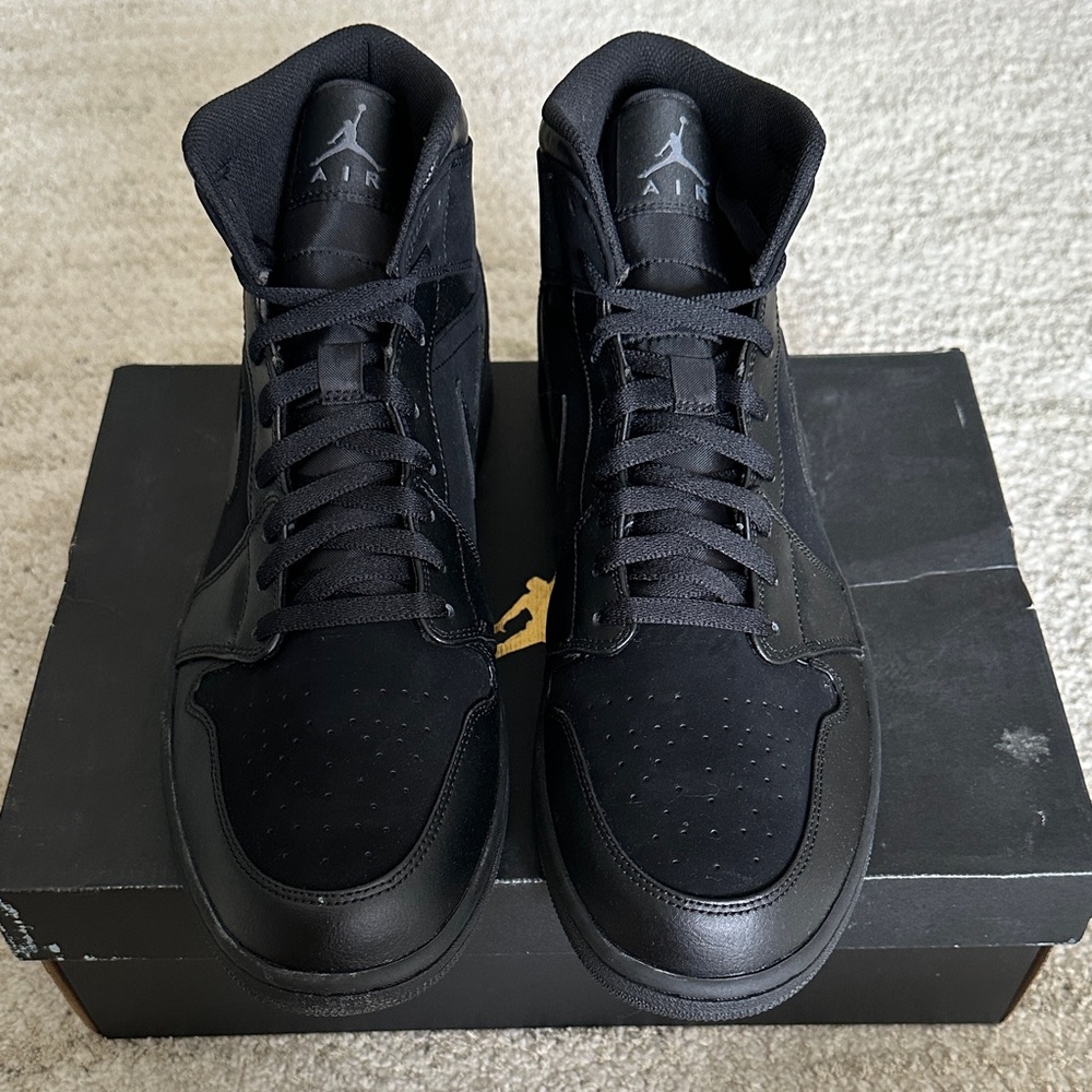 Nike Air Jordan - Picture 2 of 5